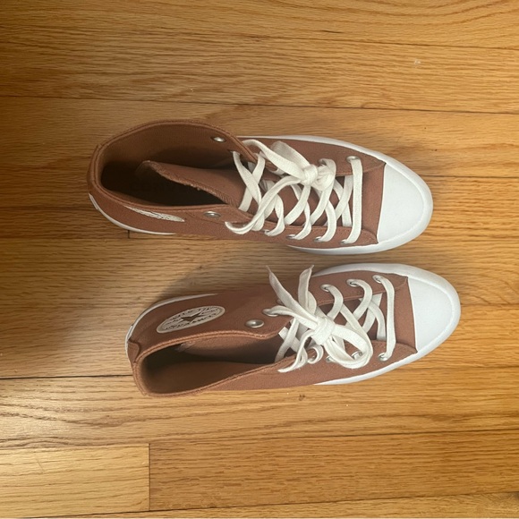 Brown converse - Picture 2 of 5